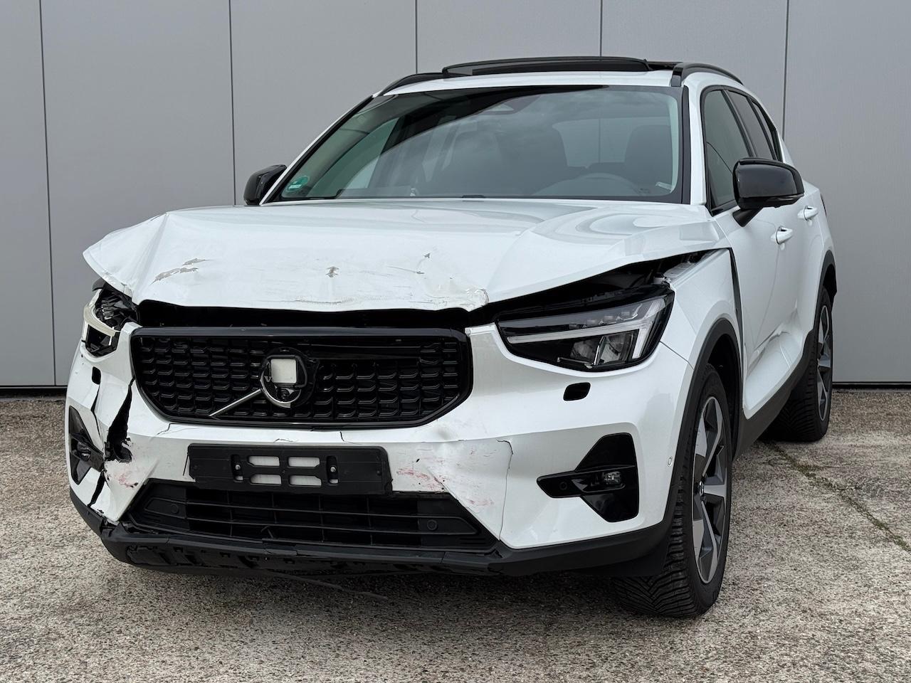 Volvo XC40 B3 Plus Dark *PANORAMA*KAMERA 360*LEDER