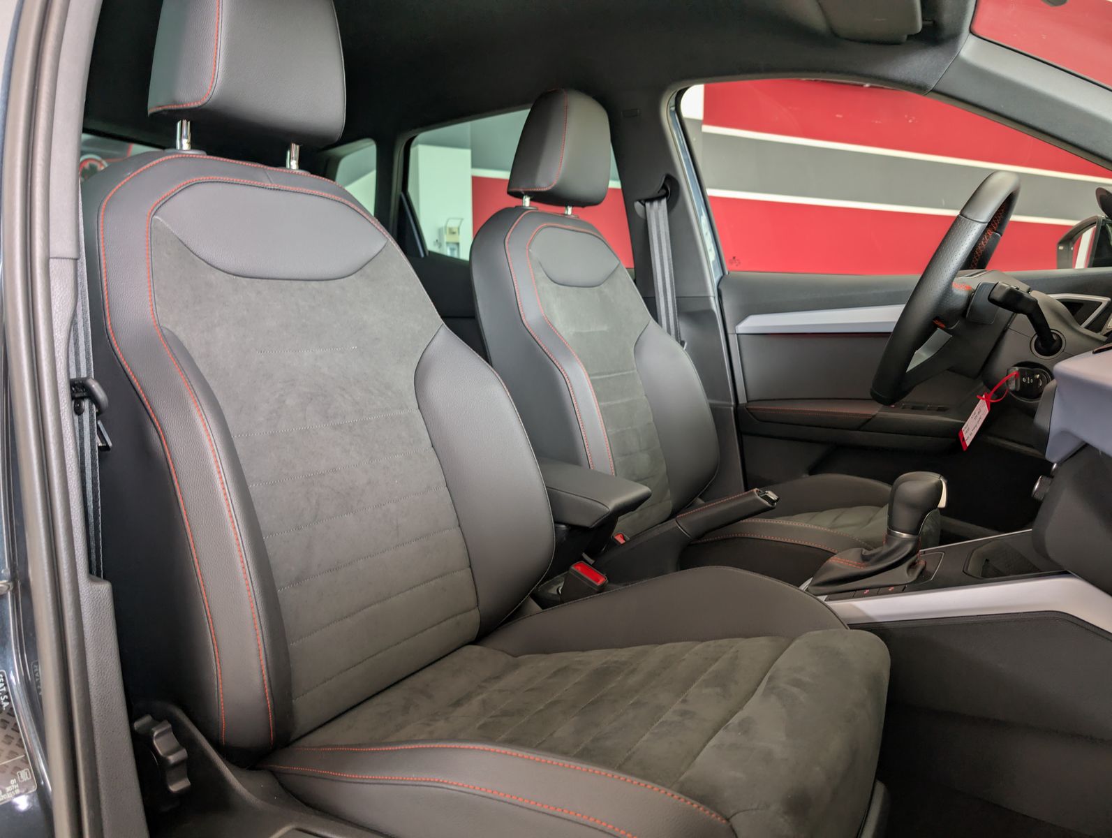 Fahrzeugabbildung SEAT Arona 1.5 TSI FR DSG ACC LED AHK KAM DINAMICA 18