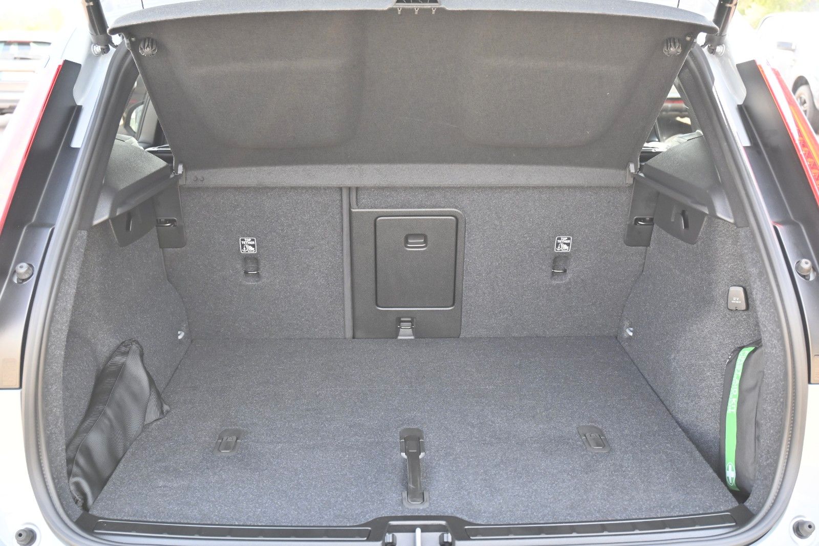 Fahrzeugabbildung Volvo XC40 B4 Plus Dark*LED*PANO*360*STHZ*H&K*DAB*BLIS