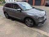 Volkswagen Tiguan 2.0 TDI SCR 140kW DSG 4MOTION Highlin... - Volkswagen Tiguan: 140