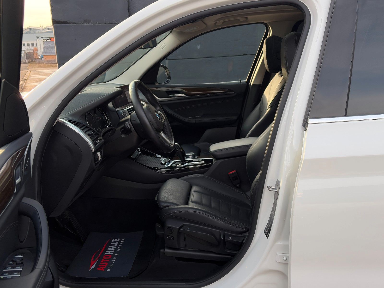 Fahrzeugabbildung BMW X3 xDrive 30i Luxury Line Pano Akustik Komf. HuD