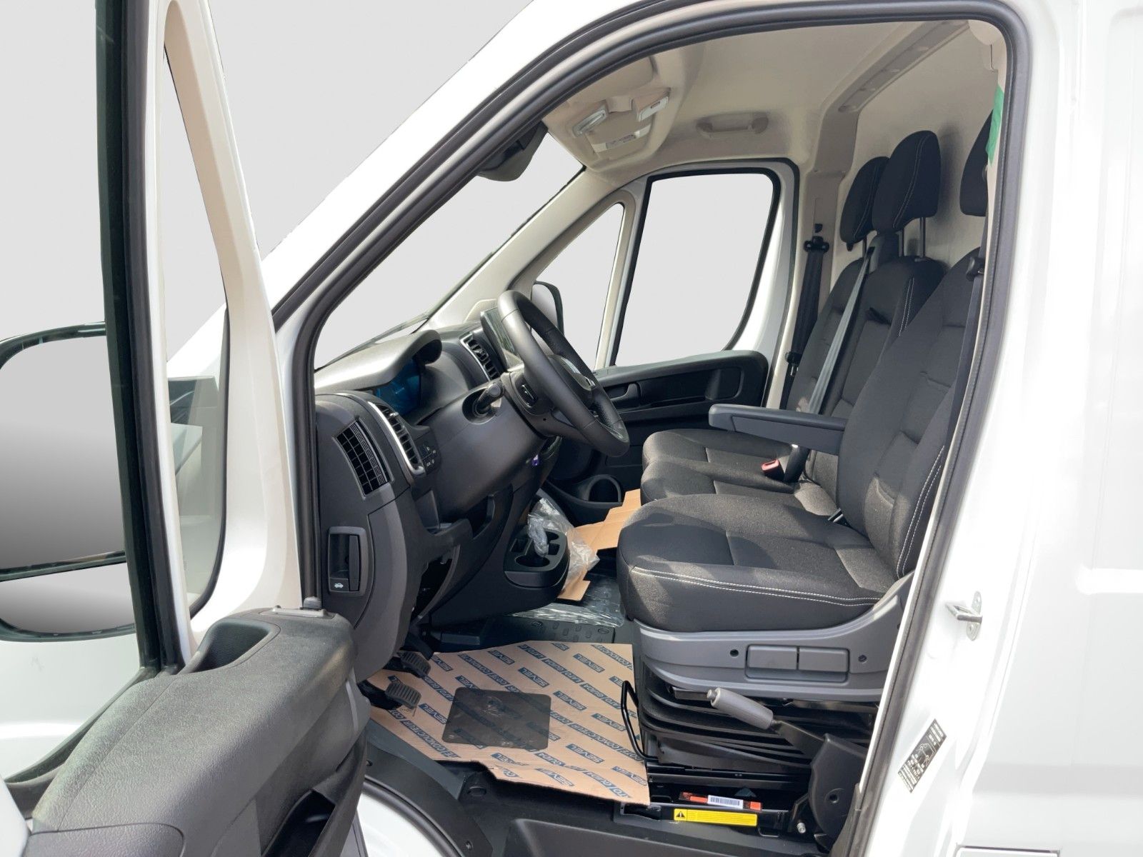 Fahrzeugabbildung Fiat Ducato L2H2 180 MJ Kamera Navi Schwingsitz