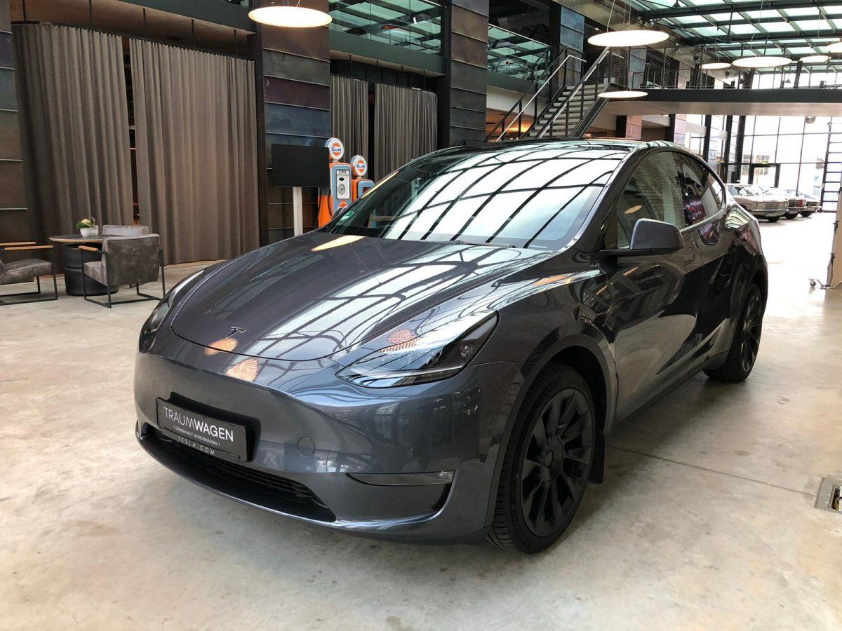 Tesla Model Y (Long Range AWD  20Zoll Induction/1.Hand/)