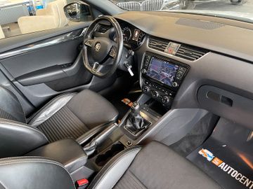Skoda Octavia Combi RS *TEMPOMAT*NAVI*AHK*BI-XENON*