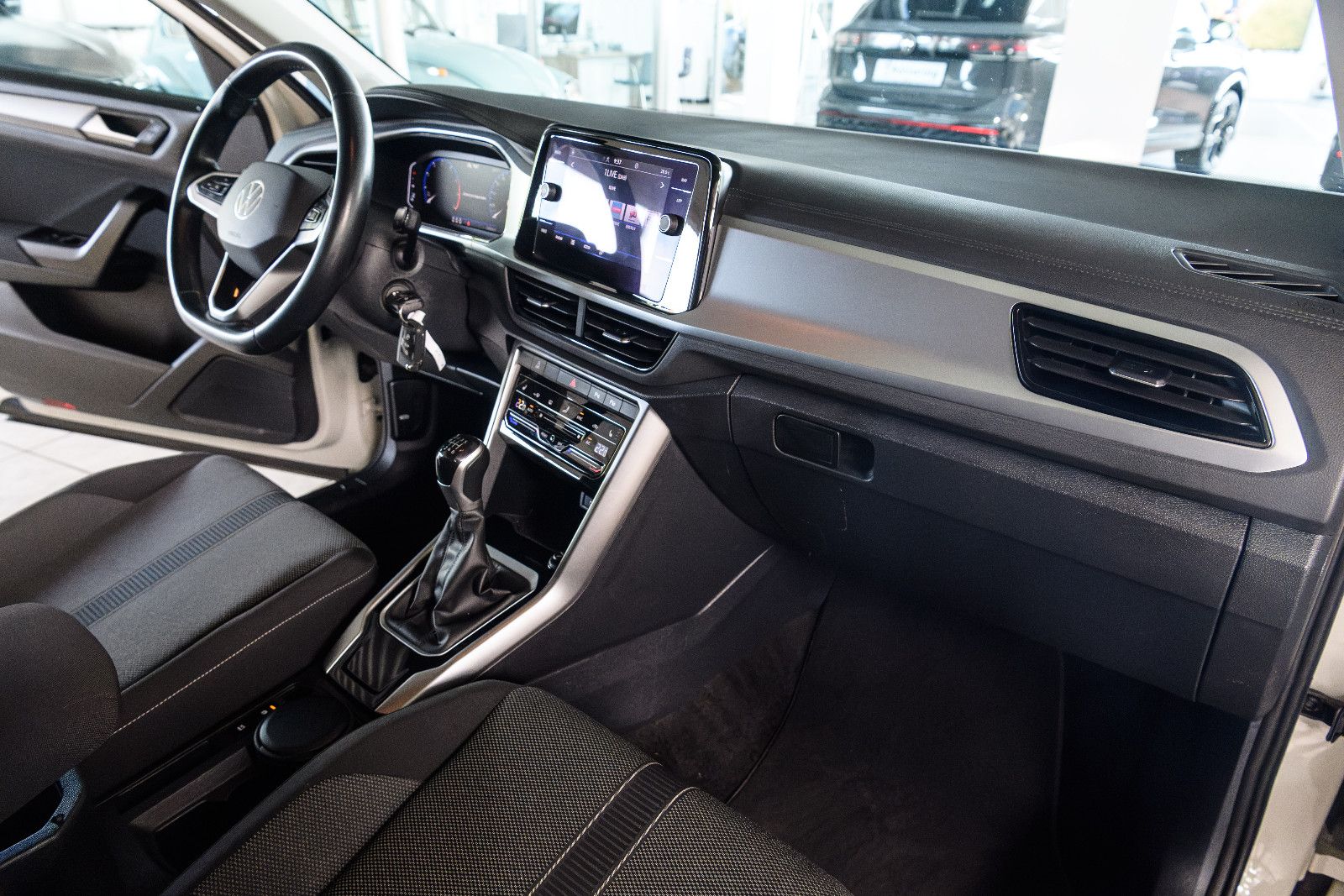 Fahrzeugabbildung Volkswagen T-Roc Life +LED+AW+Cockpit PRO+Park Assist+Ascot