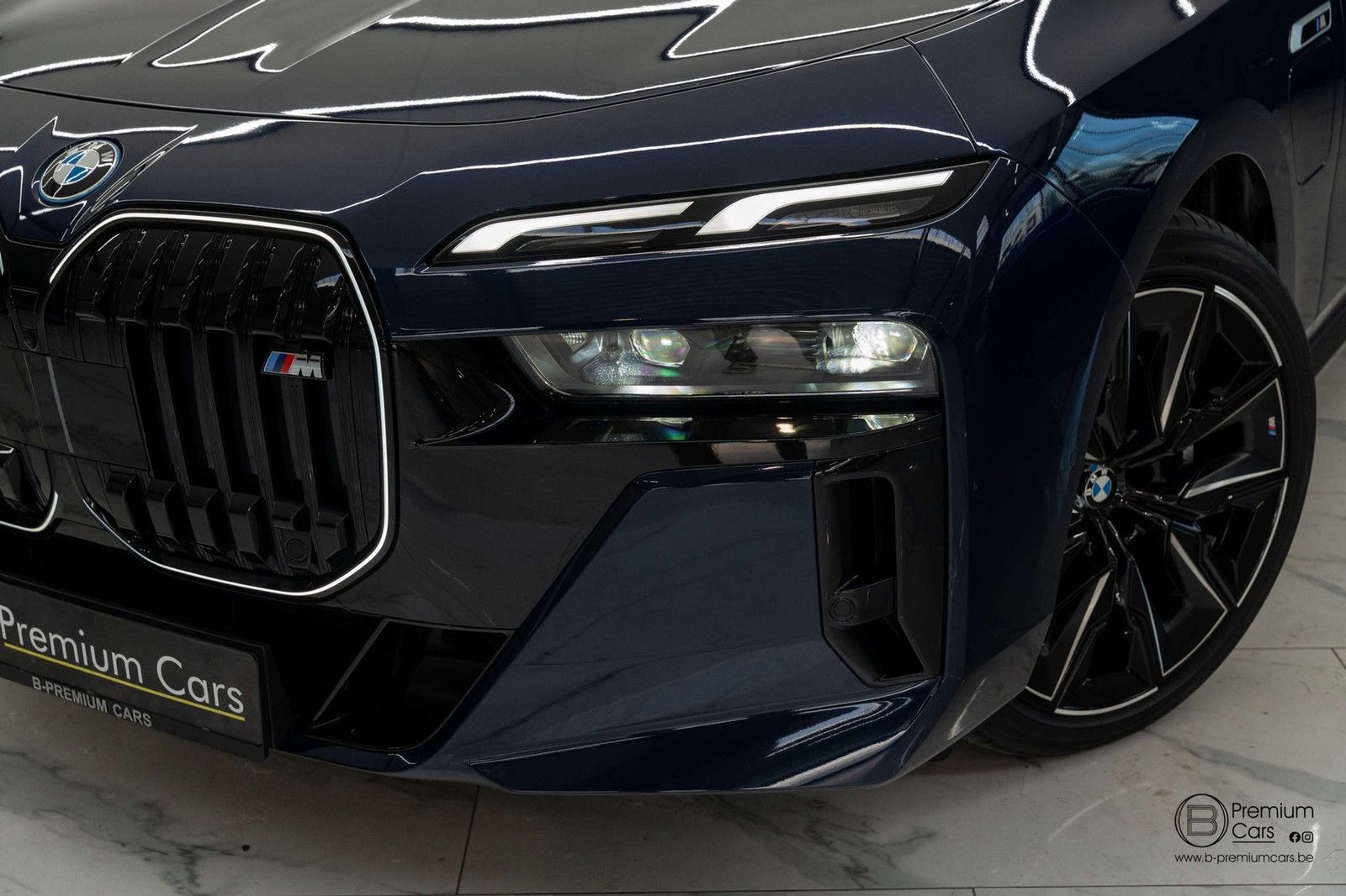 BMW 760 xDrive Individual! FULL OPTIONS! Black pack! imagem 3