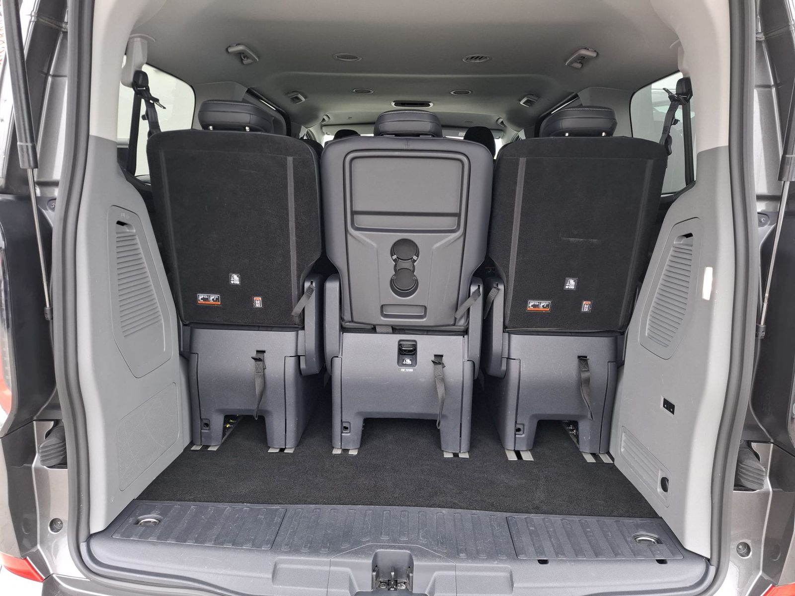 Fahrzeugabbildung Ford Tourneo Custom L1 Titanium X MATRIX*STANDH.*AHK