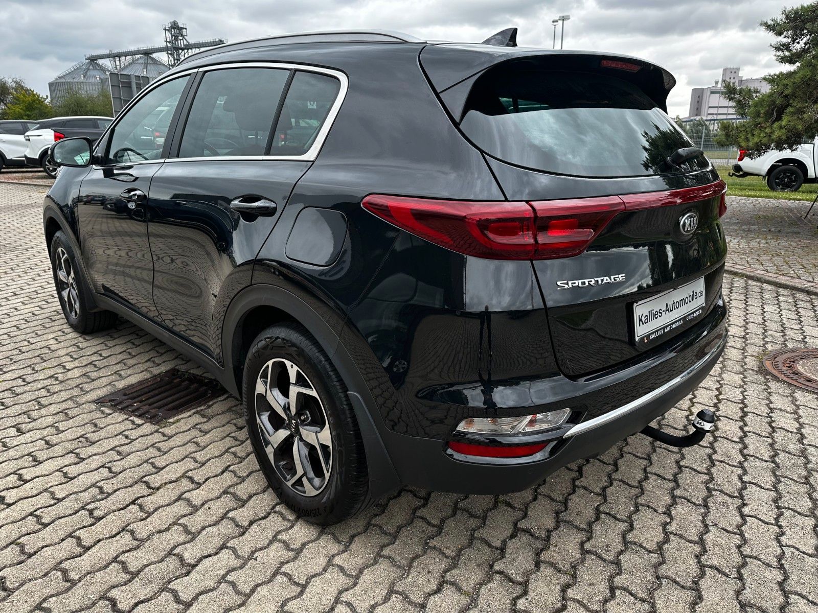 Fahrzeugabbildung Kia Sportage 2WD, AHK, Klimaaut., Shz.