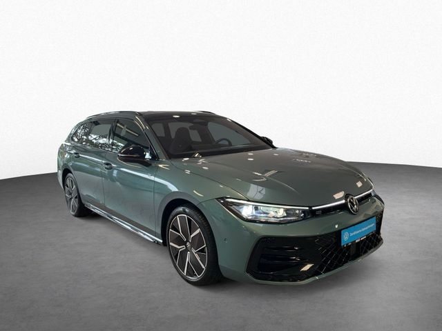 Passat Variant 1.5 eTSI DSG R-LINE IQ.LIGHT+AHK+