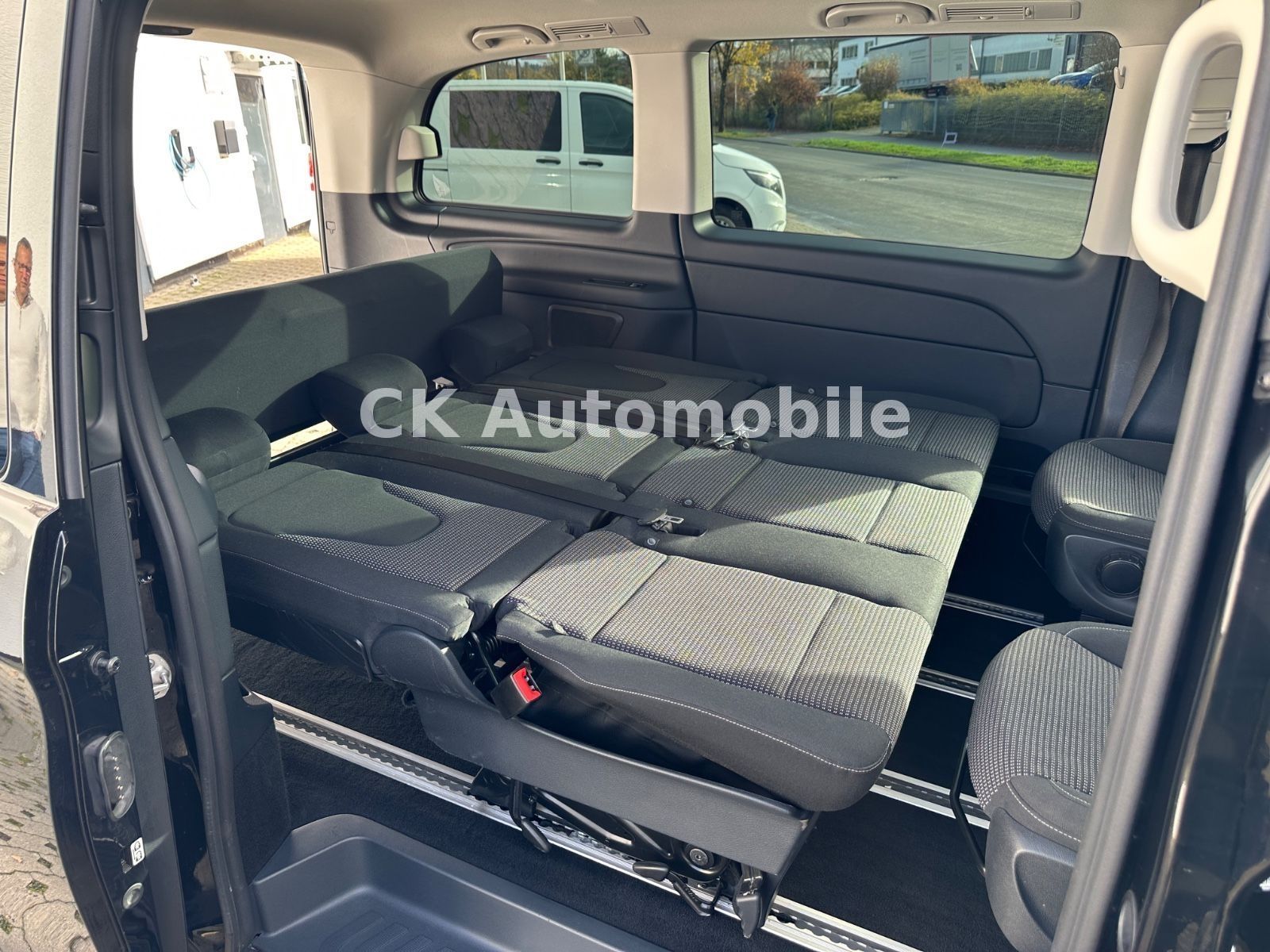 Fahrzeugabbildung Mercedes-Benz V 300d EDITION Kompakt/7 Sitze/Navi/LED/AHK