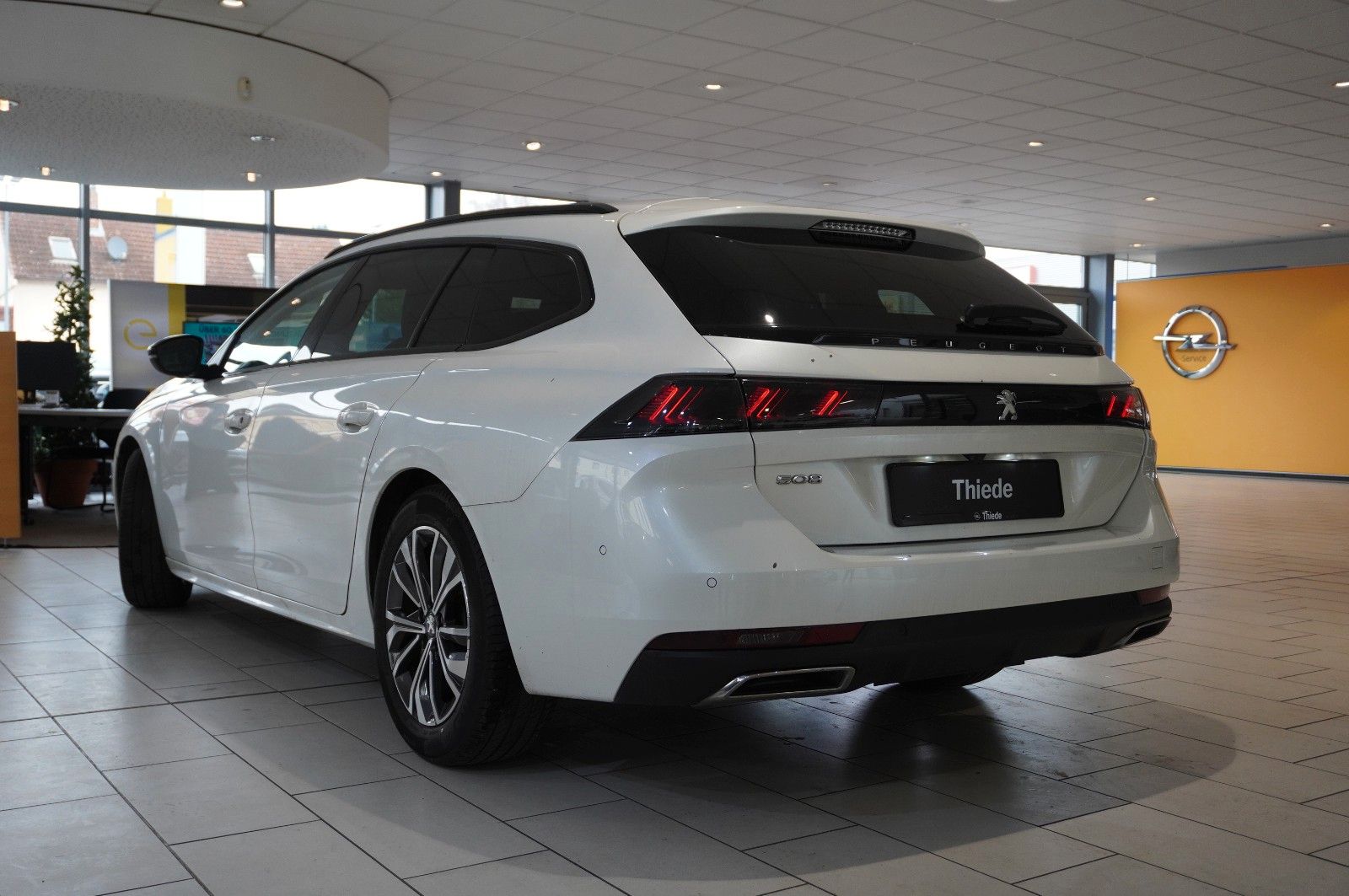 Fahrzeugabbildung Peugeot 508 SW 1.2T ALLURE PACK NAVI/LED/KAMERA/SHZ/VIRT