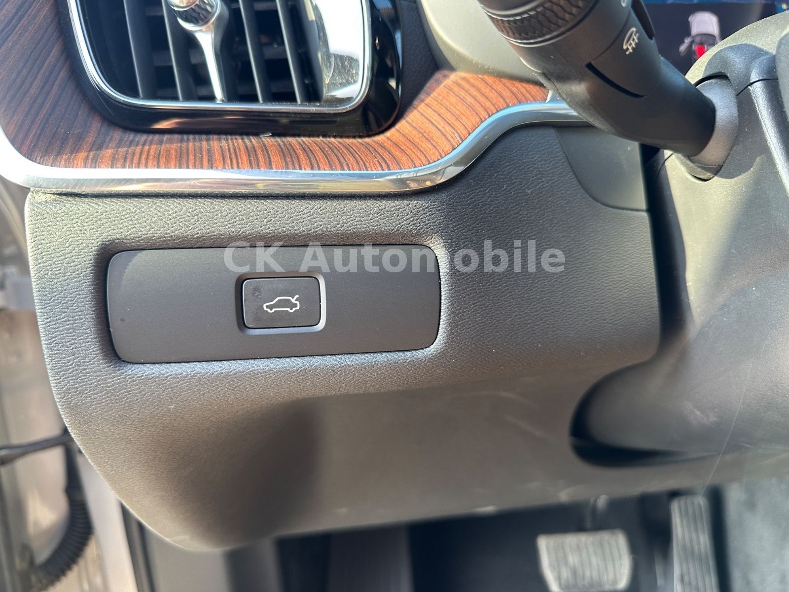 Fahrzeugabbildung Volvo XC60 B5 UltimateBright AWD/Head-Up/Pano/360°/AHK