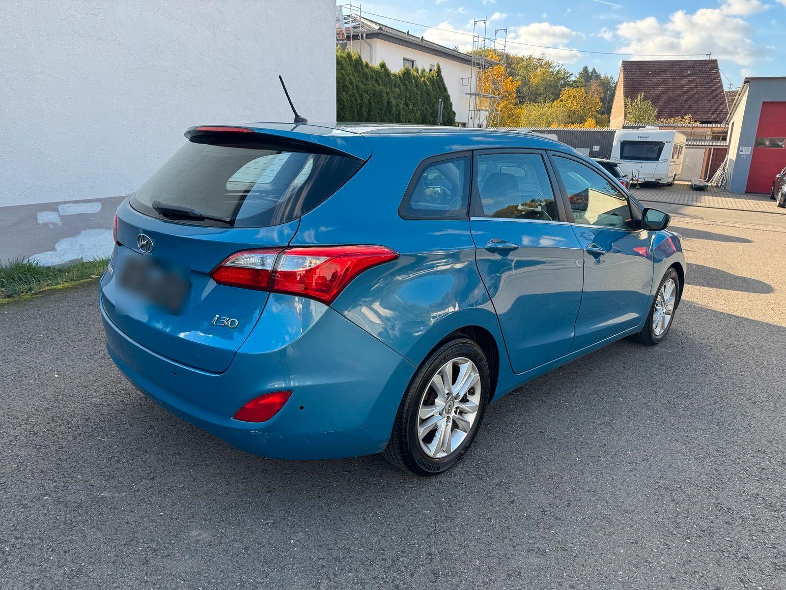 Hyundai i30 2012 — салон