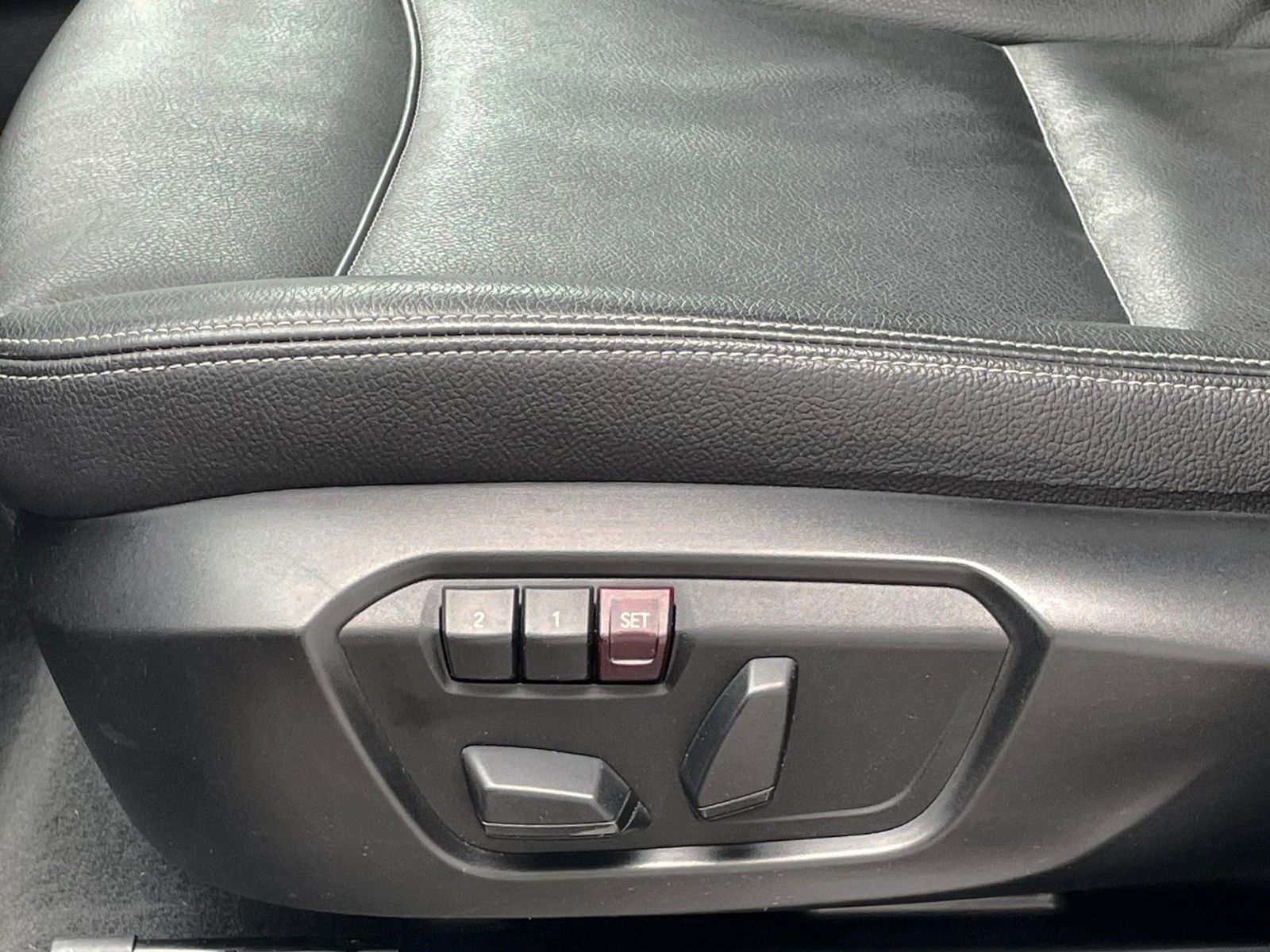 Fahrzeugabbildung BMW X3 xDrive 30d xLine SAG LEDER NAVI LED 360° 1.Hd