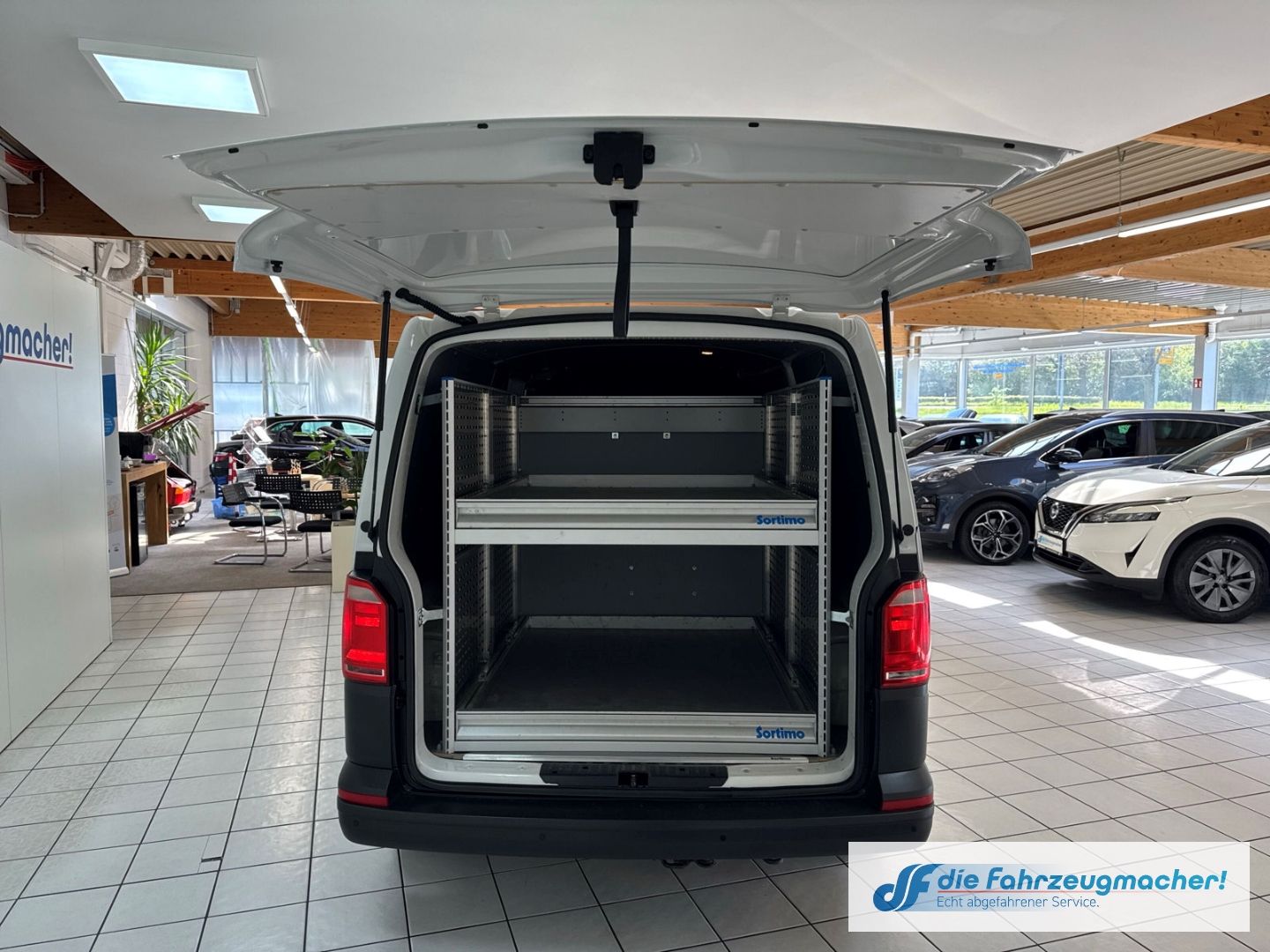 Fahrzeugabbildung Volkswagen Transporter T6 Kasten lang 4Motion StandHZG Navi