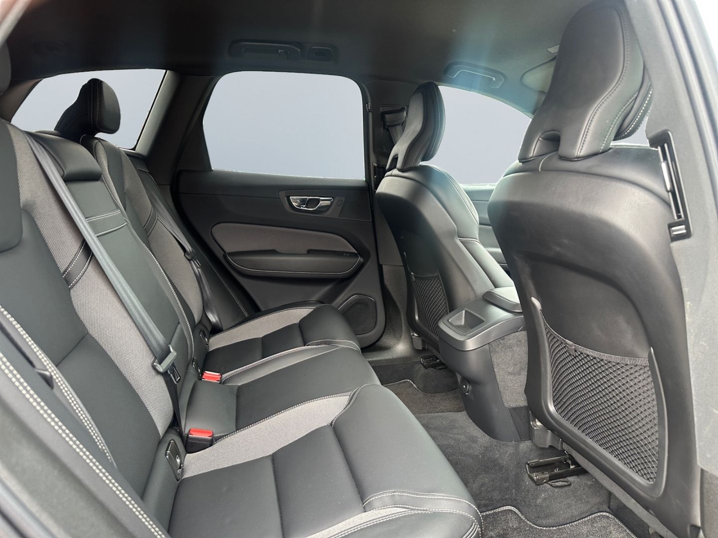 Volvo XC60 B4 2WD R Design LED 21'' Sportfahrw AHK CA foto 19