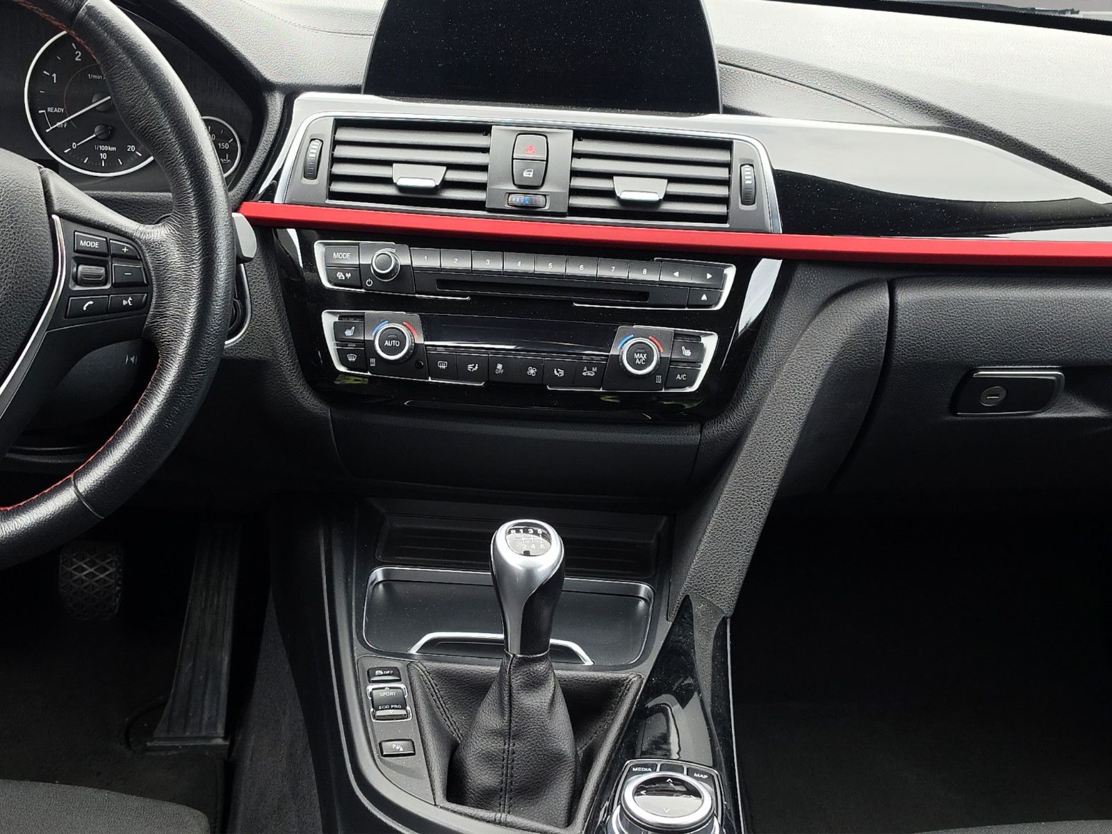 Fahrzeugabbildung BMW 3 Touring 318 d Sport Line Navi Led Scheinwerfer