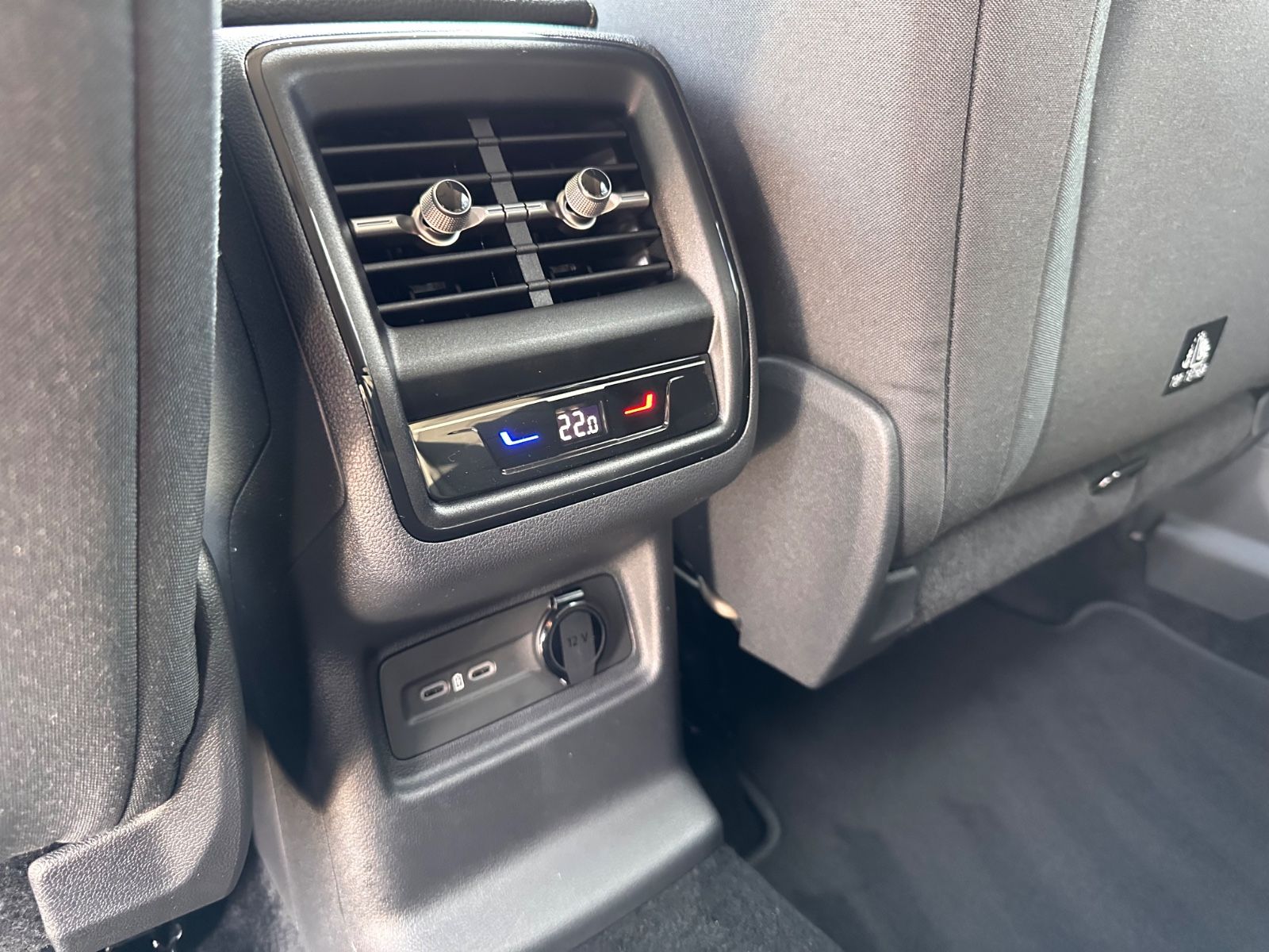 Fahrzeugabbildung SKODA Kodiaq 1.5 eTSI Selection DSG ACC/LED/PDC/SHZ