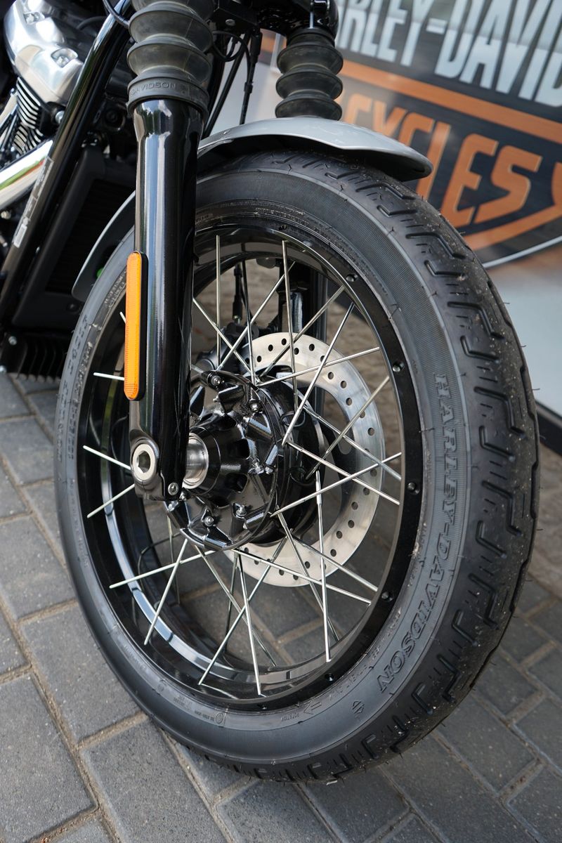Fahrzeugabbildung Harley-Davidson Street Bob 117 Speichen 2025 Sofort Verfügbar
