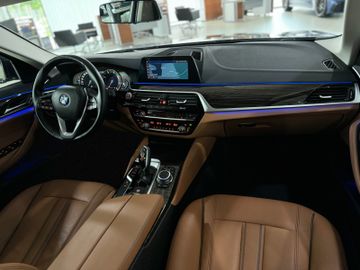 Fahrzeugabbildung BMW 520d xD  Luxury Line ACC Pano AHK HUD Kamera 360