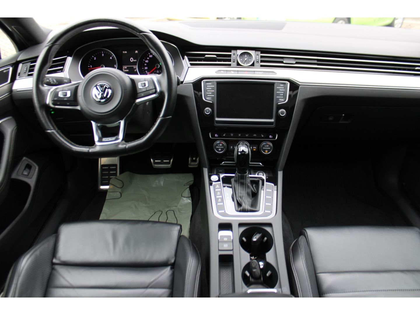 Fahrzeugabbildung Volkswagen Passat Variant Highline R-Line LED ACC StHZg Led