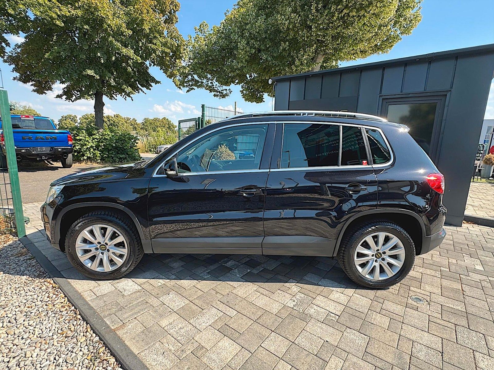 Fahrzeugabbildung Volkswagen Tiguan Sport & Style 4Motion *Pano*AHK*Klima*