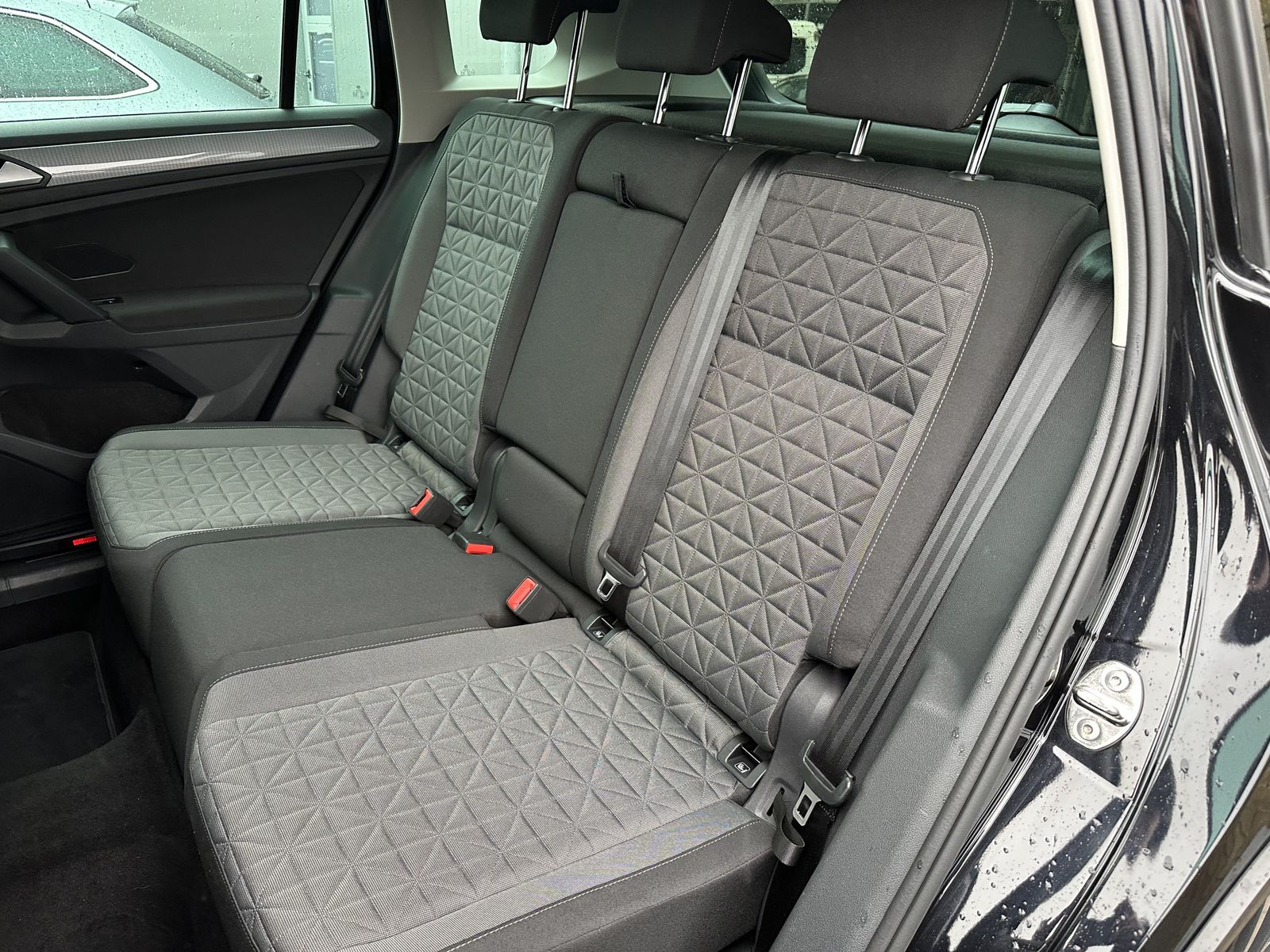 Fahrzeugabbildung Volkswagen Tiguan 1.4 TSI eHybrid Life NAV+LED+AHK+VCOCKPIT