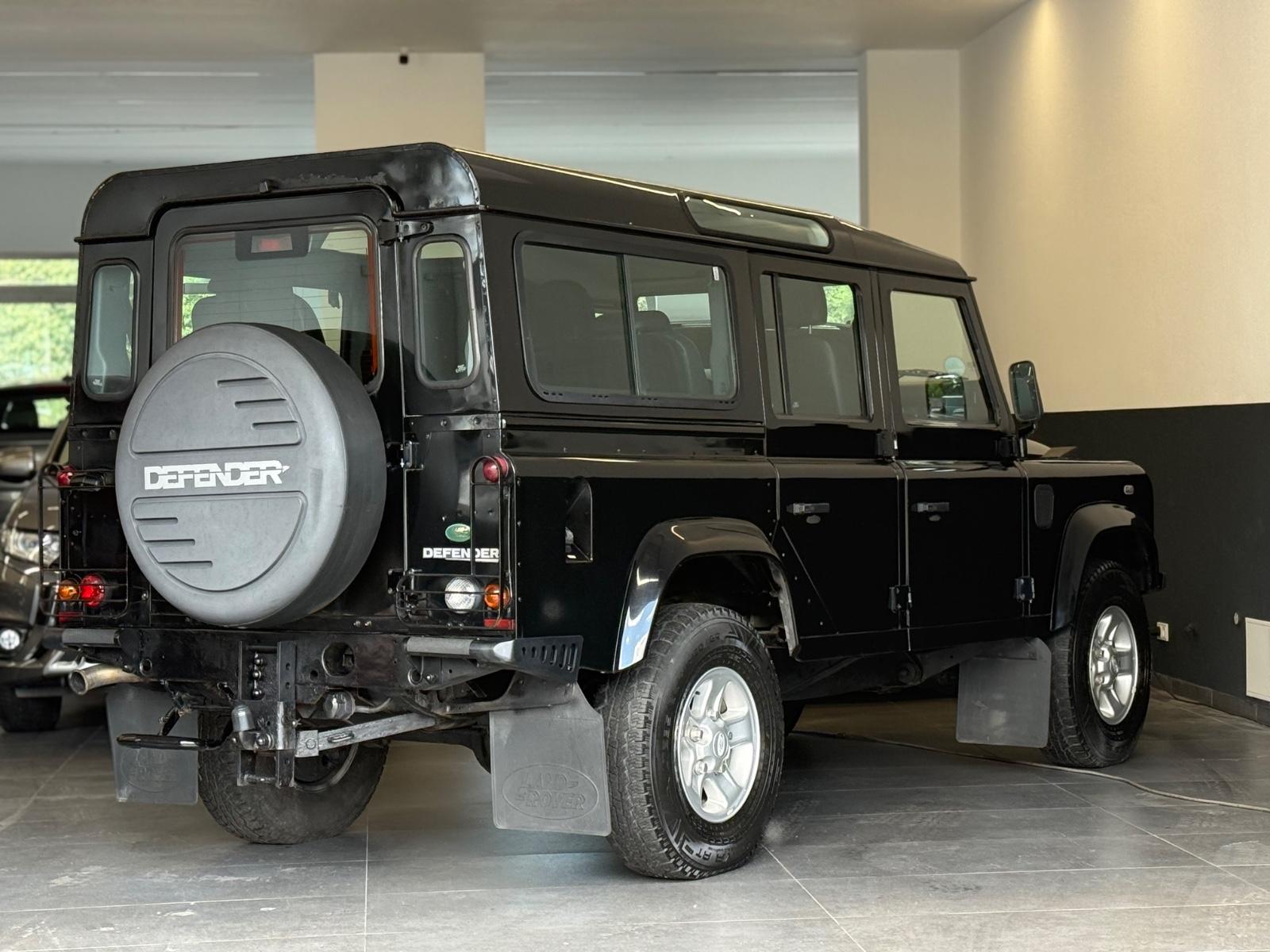Land Rover Defender 110 SE 122ch - 1 ère main - 7 Places - Climatisation - Attelage