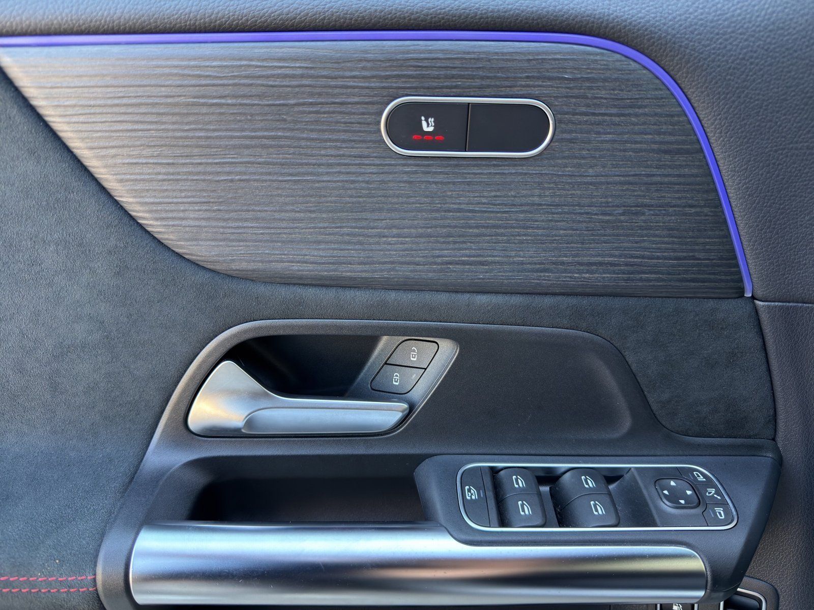 Fahrzeugabbildung Mercedes-Benz GLA 250 e AMG Night Multibeam Burmester KeyGO