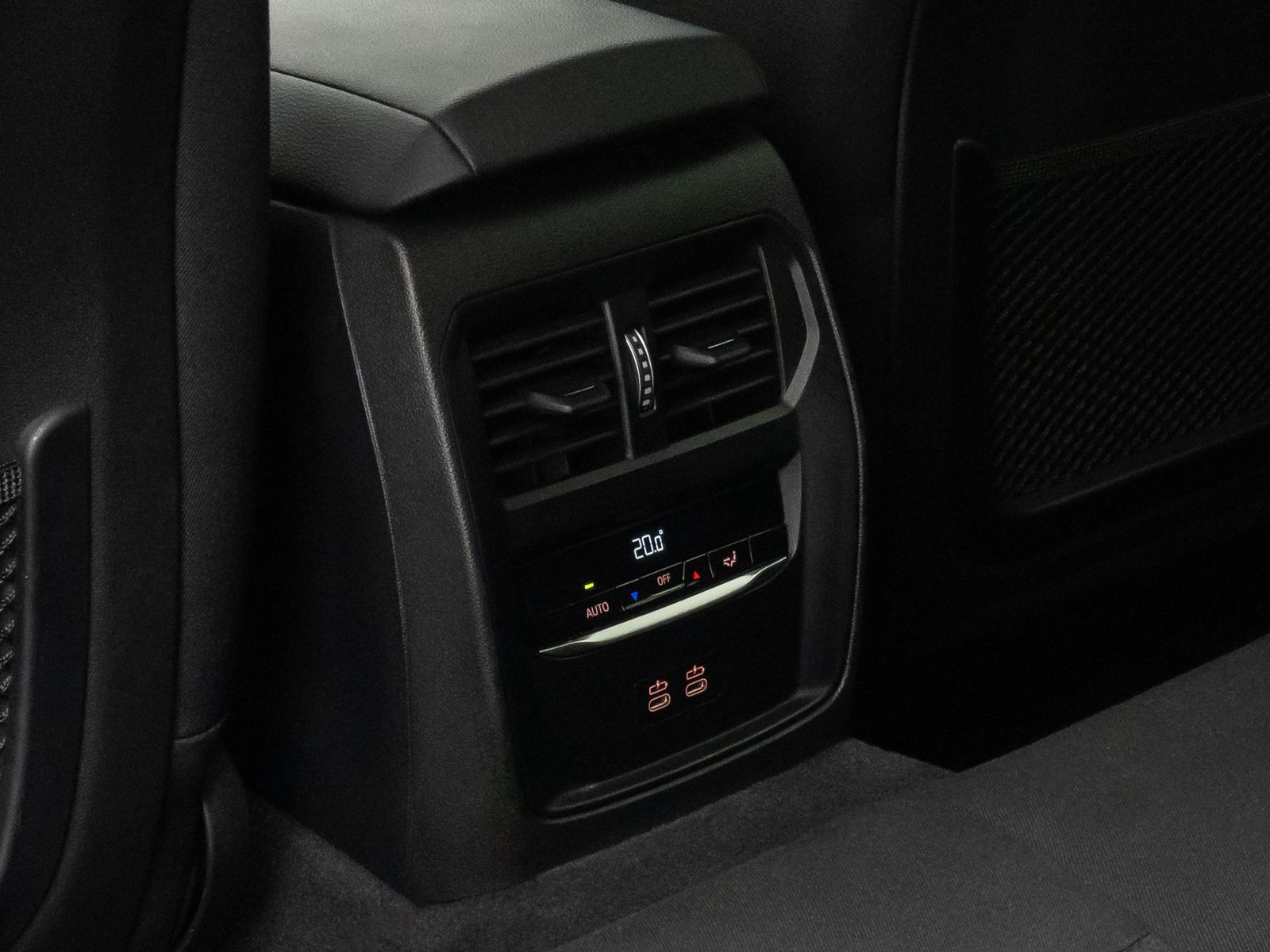 Fahrzeugabbildung BMW 320d CockpitPro PDC GeschwindigReg DAB Sitzhzng
