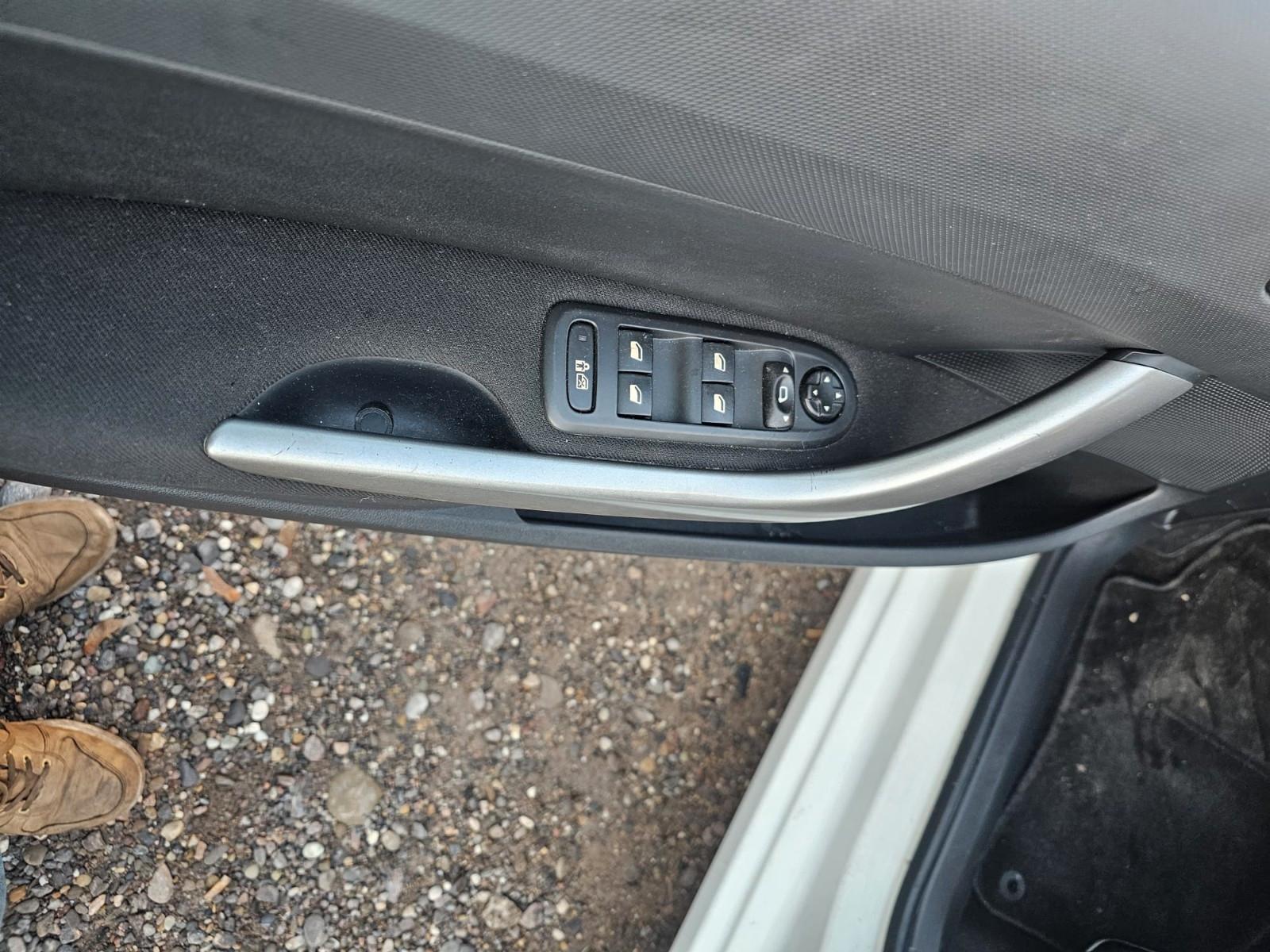 Peugeot 308 2011 — photo 8