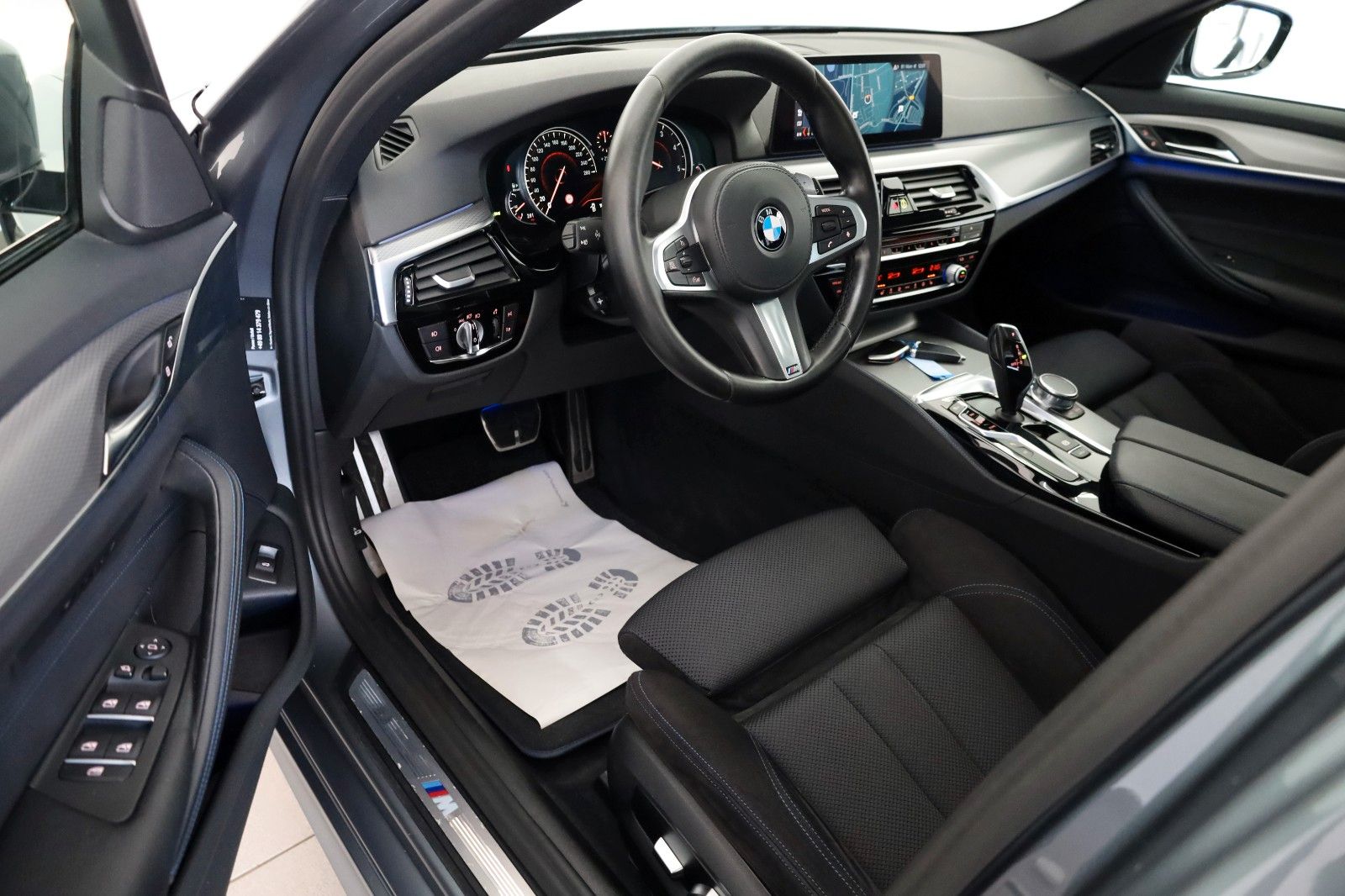 Fahrzeugabbildung BMW 530d xDrive Touring M Sport PanDach,HUD,el.AHK