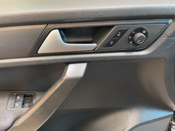 MYAUTOCENTER – Gebraucht- und Jahreswagen mit Werkstattservice in Pfaffenhofen Volkswagen Caddy PKW Maxi BMT*Klima*Radio*7Sitze*