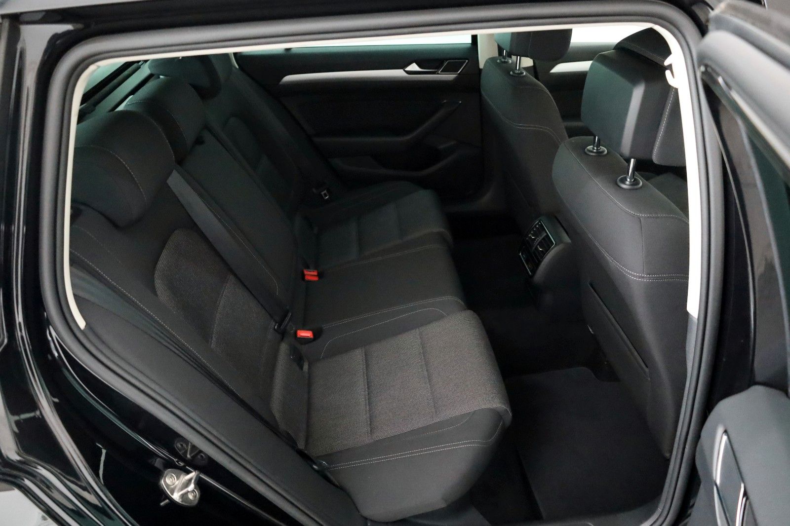 Fahrzeugabbildung Volkswagen Passat Variant Comfortline Navi,LED,ACC,SH,PDC