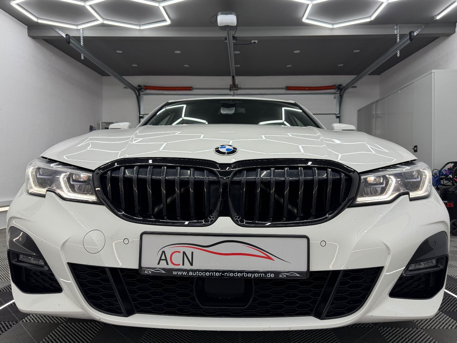 Fahrzeugabbildung BMW 330 i Lim. M SPORT/AHK/HuD/ACC/LASER/DE FZG