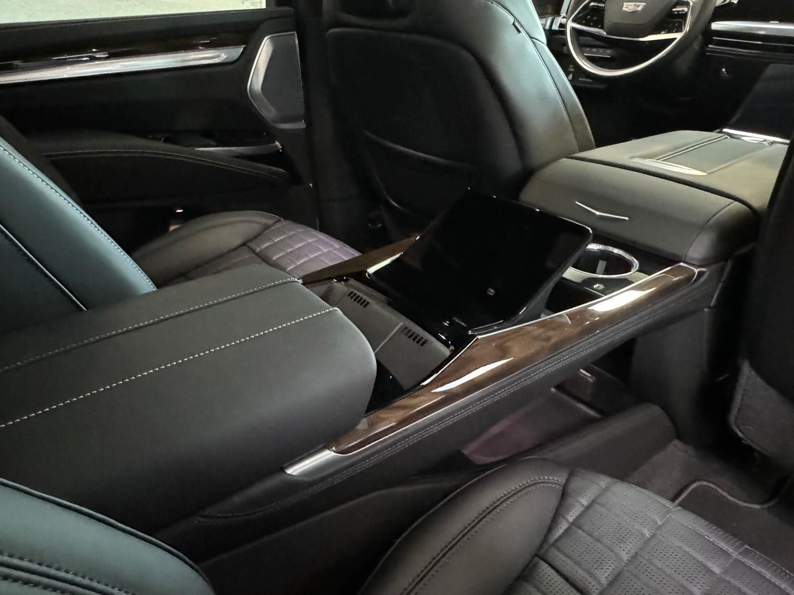 Fahrzeugabbildung Cadillac 2026 ESCALADE SPORT PLATINUM 6.2 V8-24"-ABV EXEC