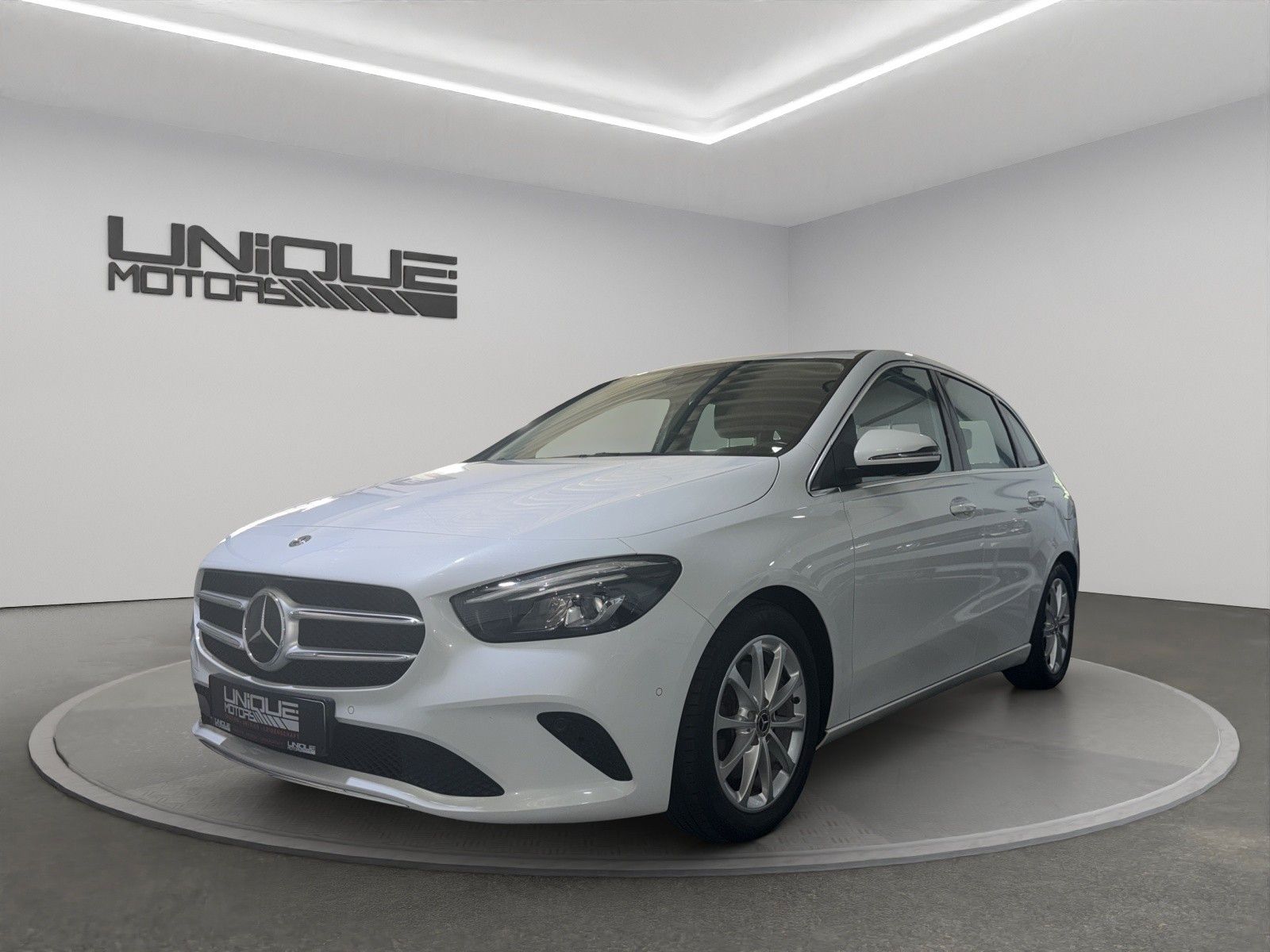 MERCEDES-BENZ B 220 4Matic/HuD/360°/AHK/Mbux/LED/Navi