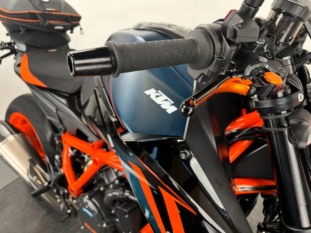 Fahrzeugabbildung KTM 1290 SUPER DUKE R EVO *TECHPACK *AKRA *POWERPART