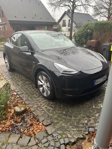 Tesla Model Y Long Range RWD Long Range (wie neu)