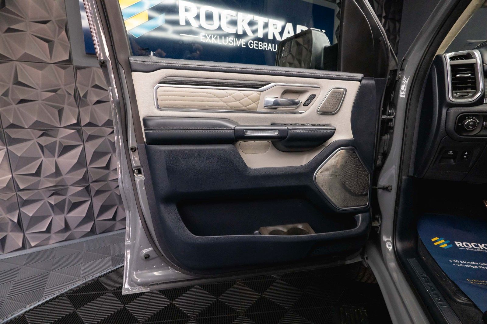 Fahrzeugabbildung Dodge RAM 5.7 V8 HEMI 4x4 LIMITED 10TH ANNIVERSARY ACC
