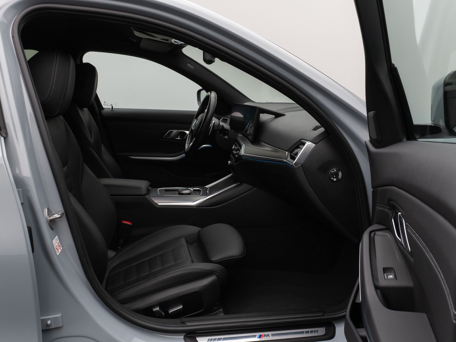 Fahrzeugabbildung BMW 320d M Sport Kamera DAB HiFi HUD Stop&Go Komfort