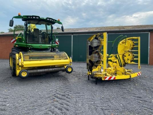 John Deere 8300i  Kemper 360+ & Pick UP 639 Premium