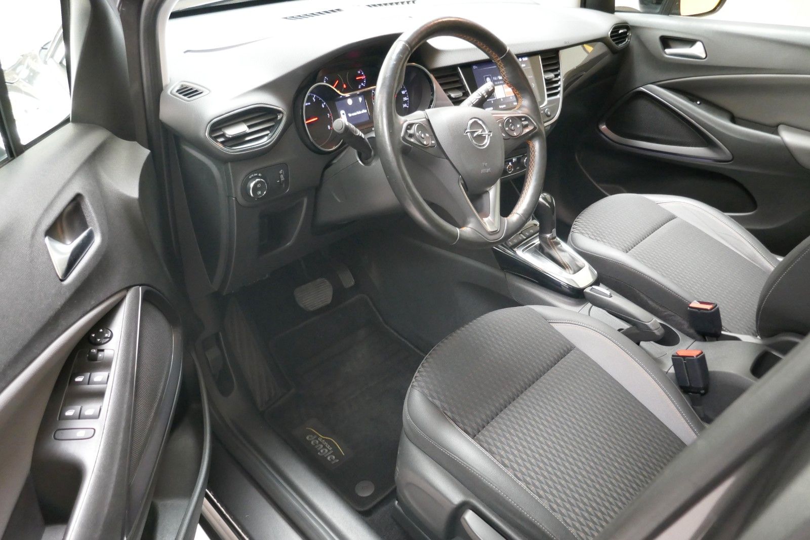 Fahrzeugabbildung Opel Crossland (X) "Innovation" / Automatik