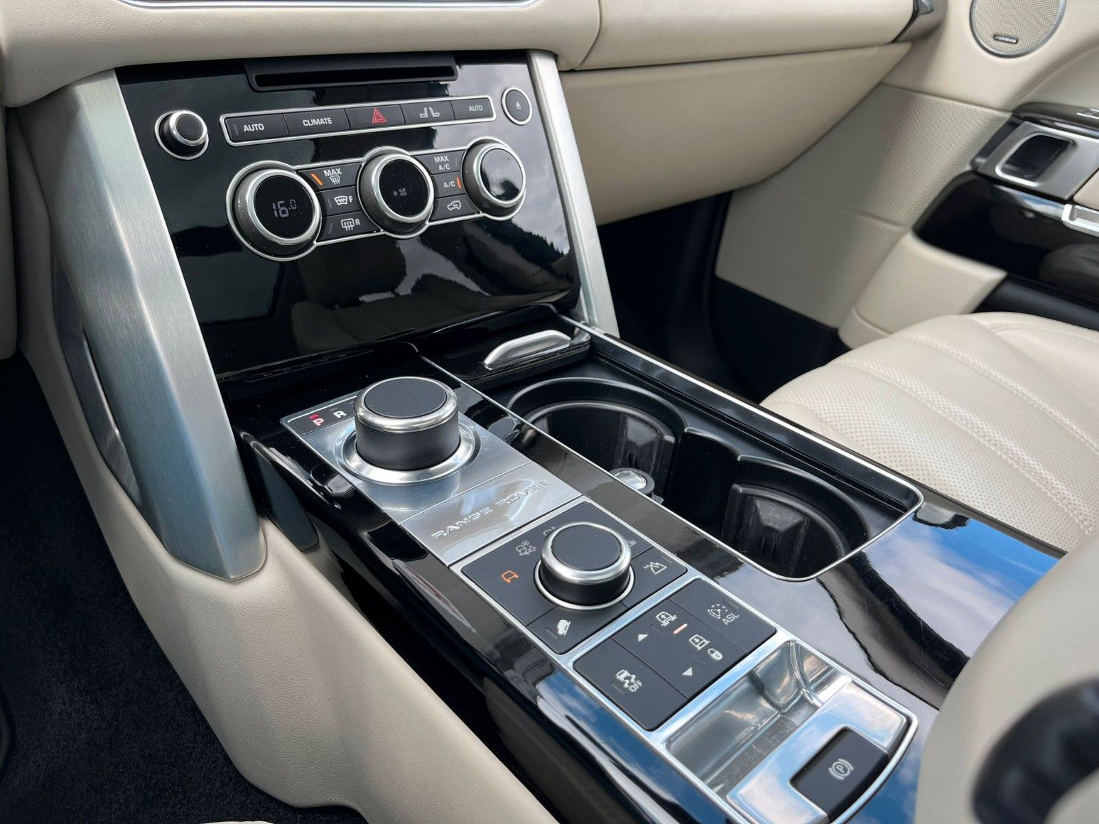 Fahrzeugabbildung Land Rover Range Rover Vogue*Pano*AHK*Luft*Softclose*RFK*