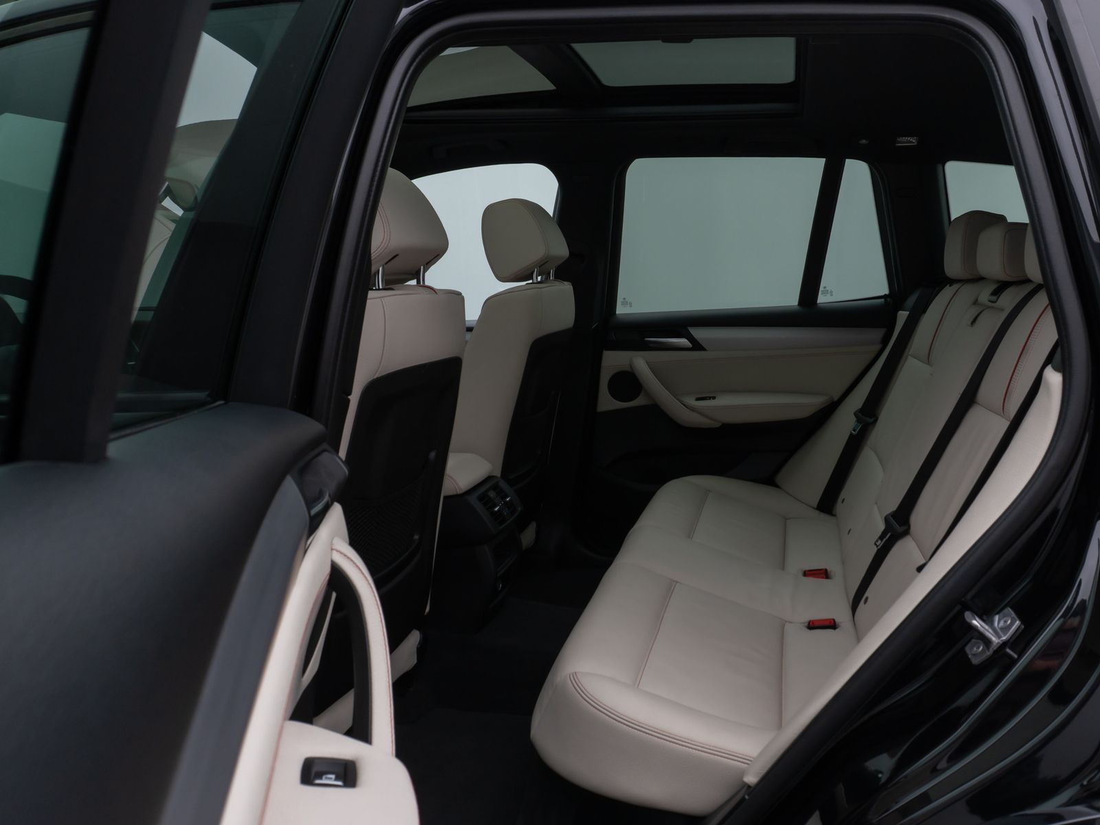 Fahrzeugabbildung BMW X3 xD35d M Sport Panorama Kamera HUD HiFi Komfor