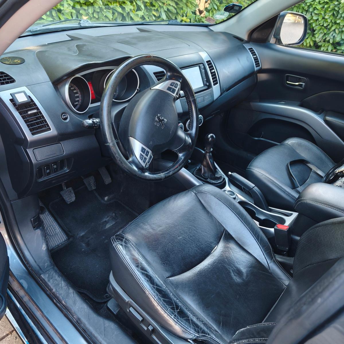 Peugeot 4007 2008 — interior