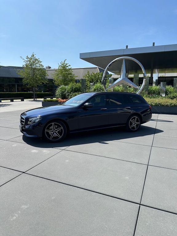 Image of Mercedes-Benz E 220