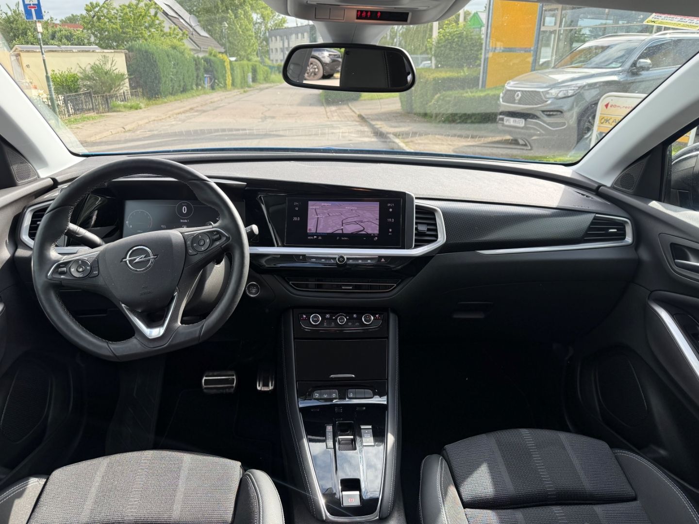Fahrzeugabbildung Opel Grandland 1.2 Elegance SHZ+LHZ+Kamera+AHK