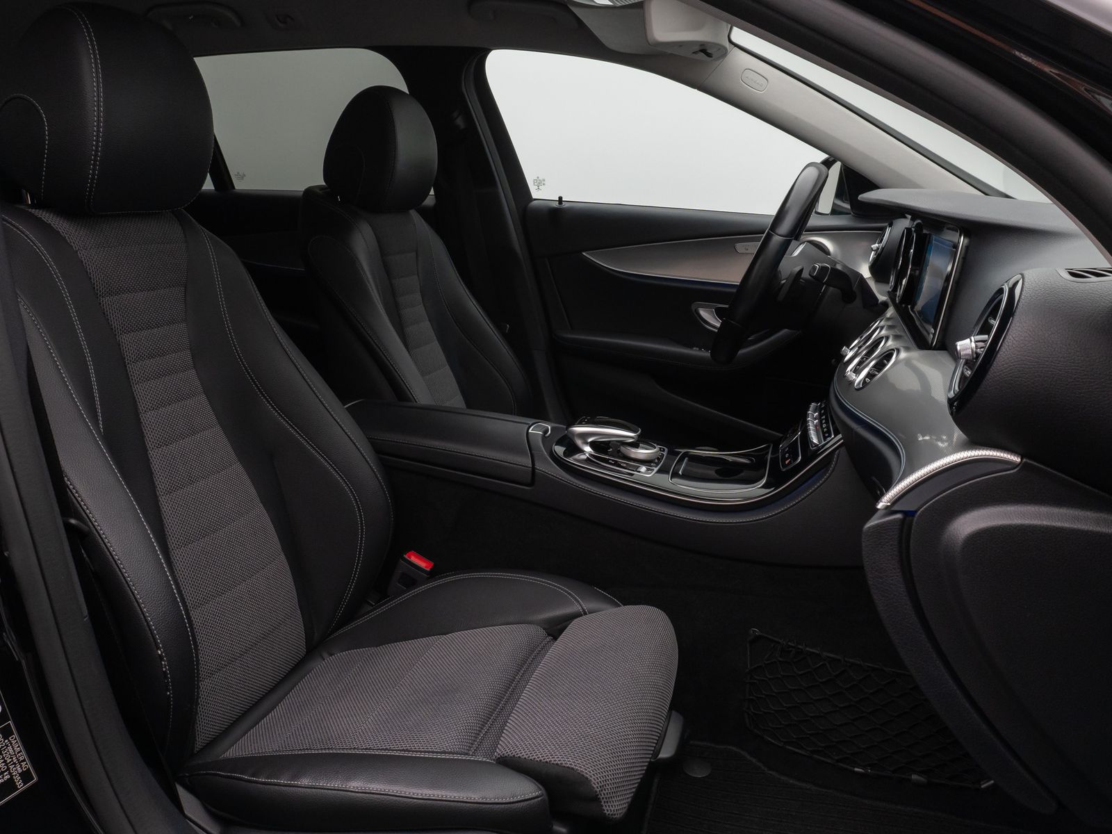 Fahrzeugabbildung Mercedes-Benz E 220d T-Modell Avantgarde Kamera AHK Tempomat