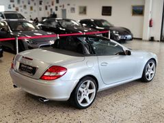 Fahrzeugabbildung Mercedes-Benz SLK 350 Roadster (BI-XENON/PDC/NAVI/LEDER/SHZ/AI